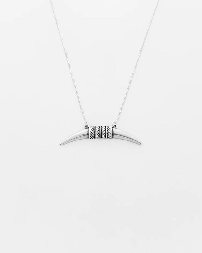 GARGANTILHA DENTE DE SABRE