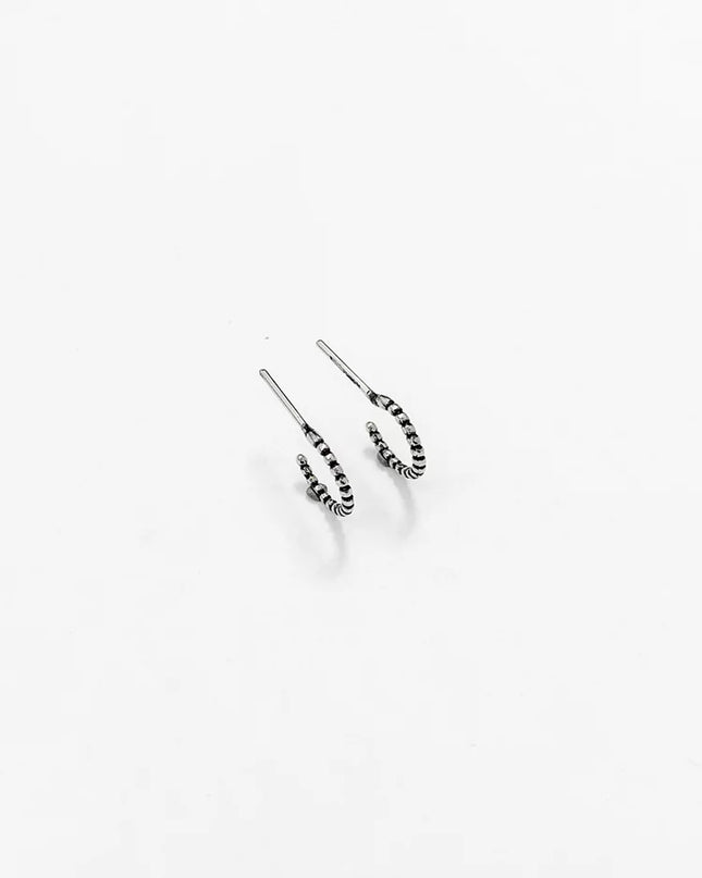 BRINCO MEIA ARGOLA BOLINHAS- 7MM
