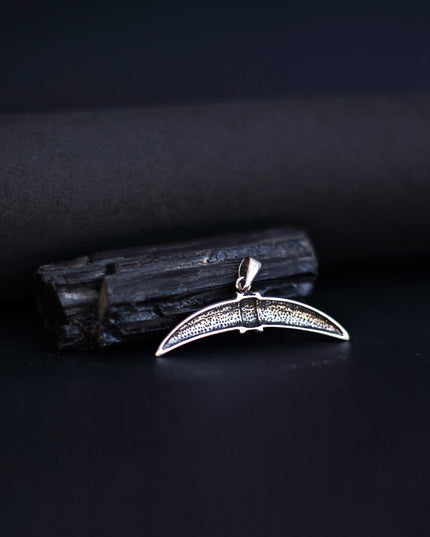 PINGENTE DENTE DE SABRE- ÔNIX