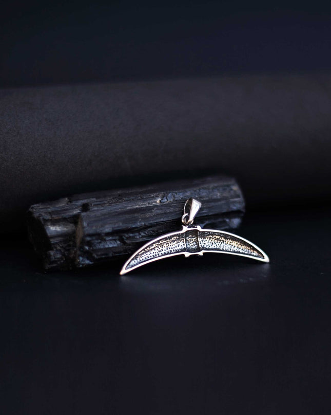 PINGENTE DENTE DE SABRE- ÔNIX