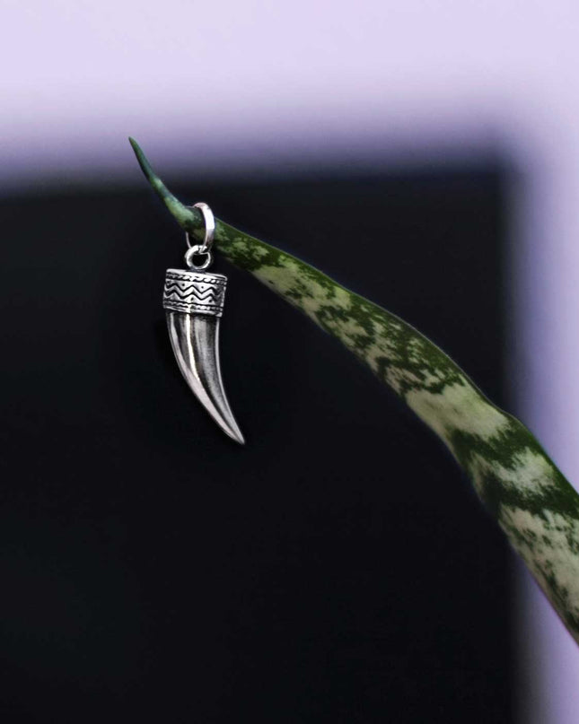 PINGENTE - DENTE DE SABRE